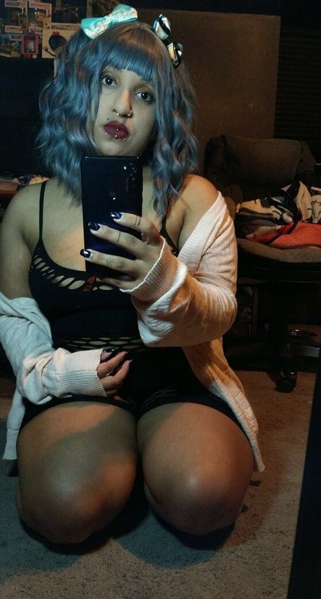 Raeraejiggles photo 18