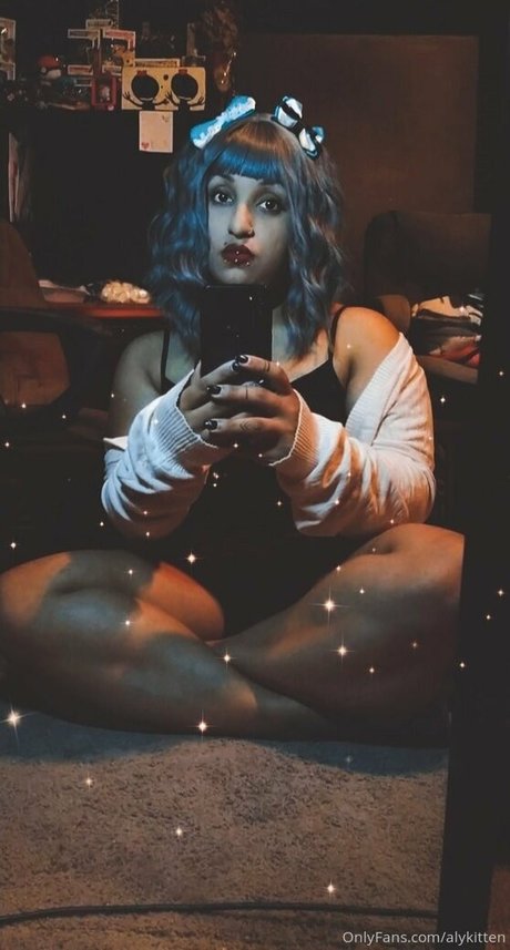 Raeraejiggles photo 19