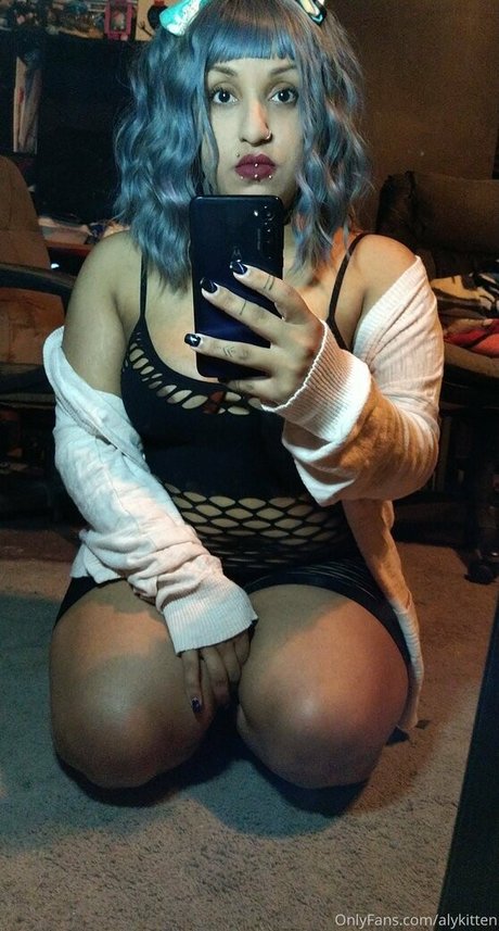 Raeraejiggles photo 21