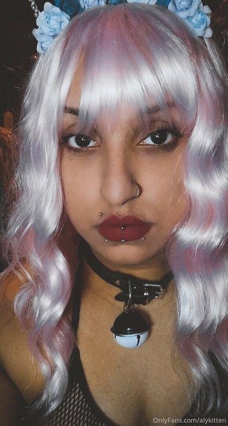 Raeraejiggles photo 25