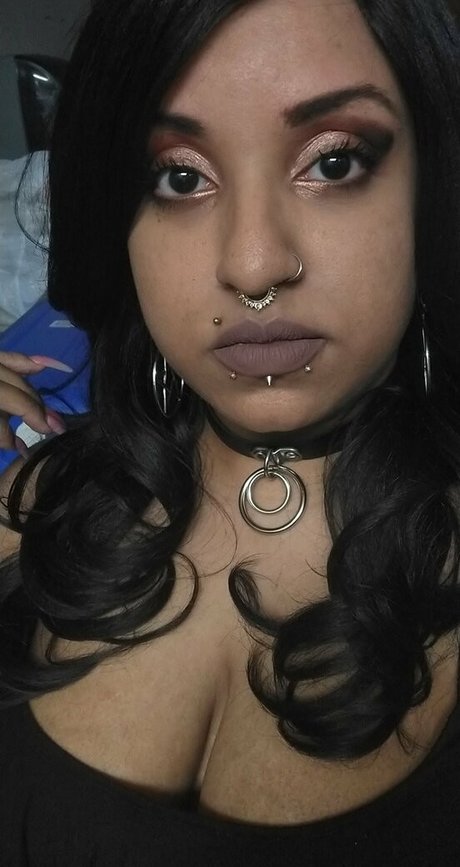 Raeraejiggles photo 39