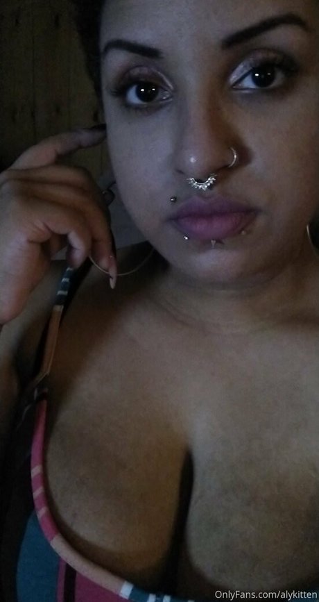 Raeraejiggles photo 41