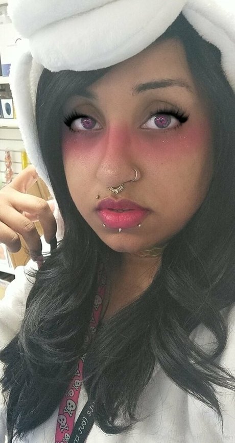 Raeraejiggles photo 42