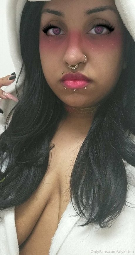 Raeraejiggles photo 43