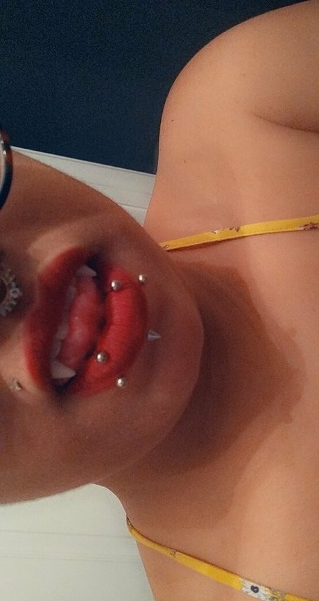 Raeraejiggles photo 45