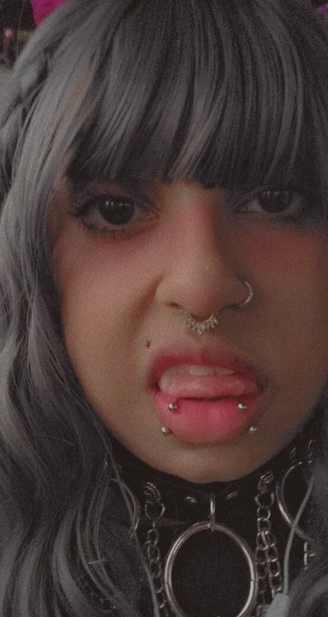 Raeraejiggles photo 46