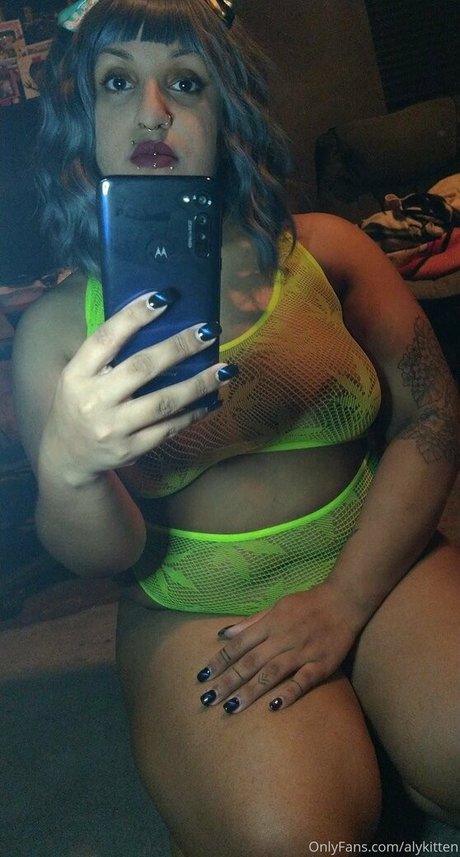 Raeraejiggles photo 47