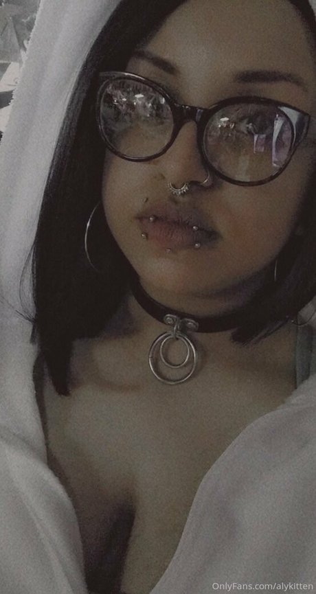 Raeraejiggles photo 48