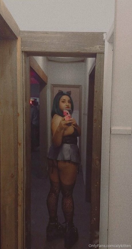 Raeraejiggles photo 54