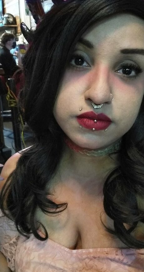 Raeraejiggles photo 55