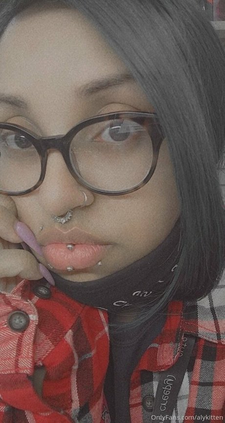 Raeraejiggles photo 58