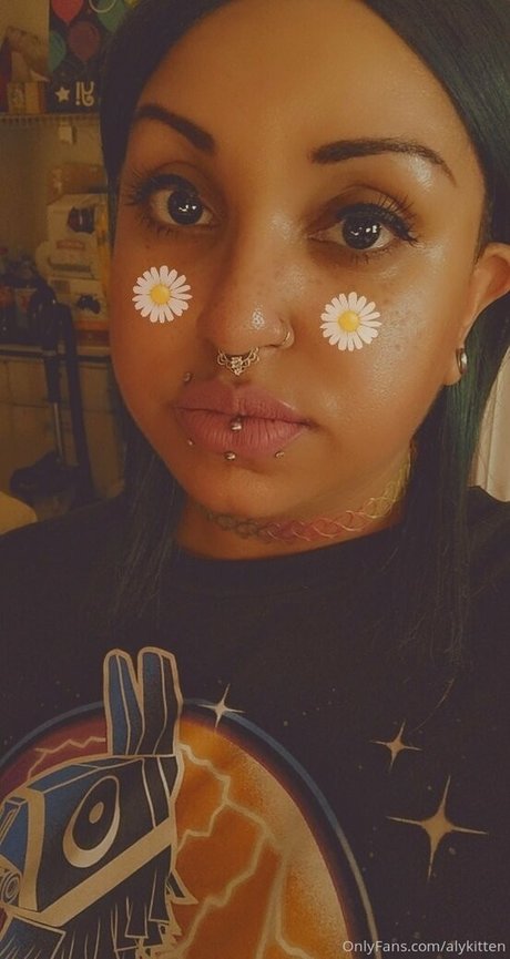 Raeraejiggles photo 62