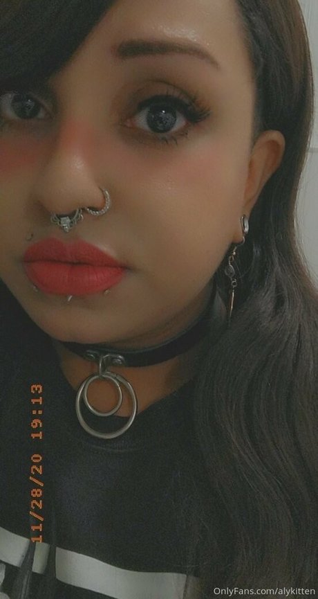 Raeraejiggles photo 64