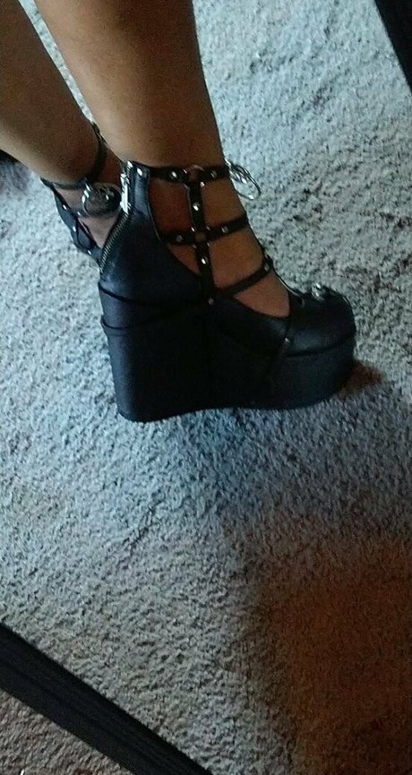 Raeraejiggles photo 66