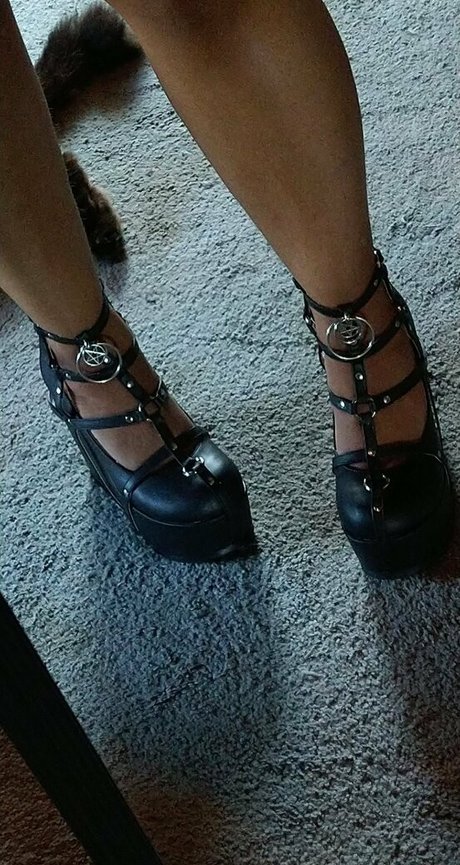 Raeraejiggles photo 67