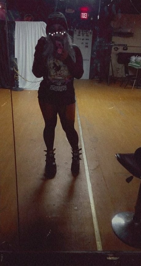 Raeraejiggles photo 68