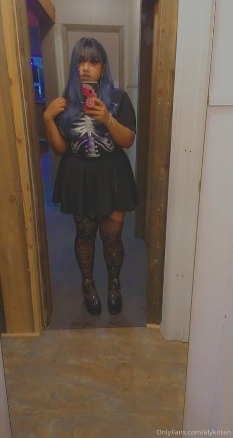 Raeraejiggles photo 72