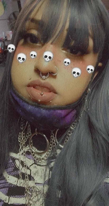 Raeraejiggles photo 73