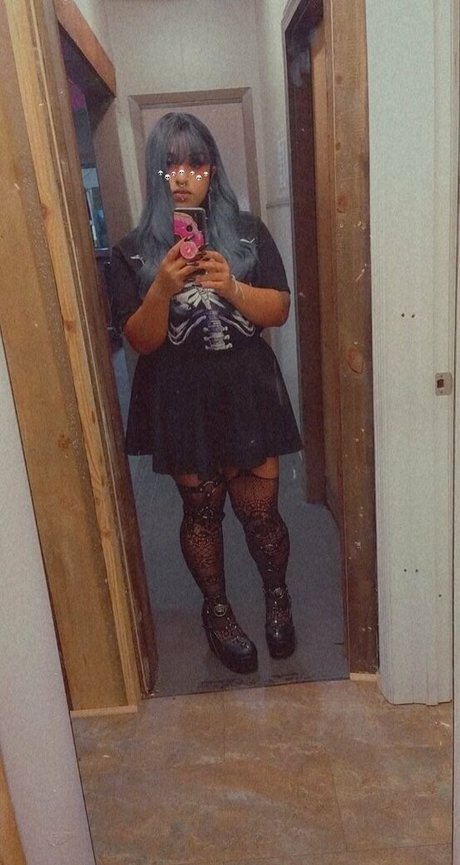 Raeraejiggles photo 74