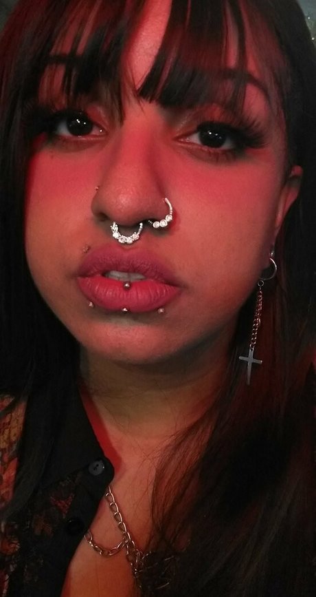 Raeraejiggles photo 76