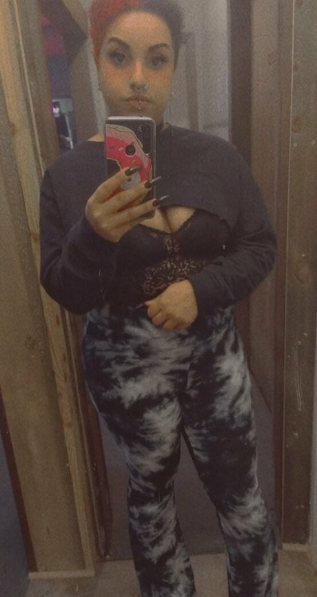 Raeraejiggles photo 79