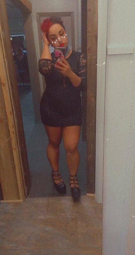 Raeraejiggles photo 80