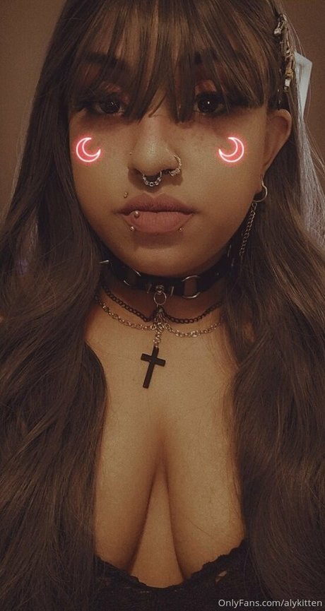 Raeraejiggles photo 85