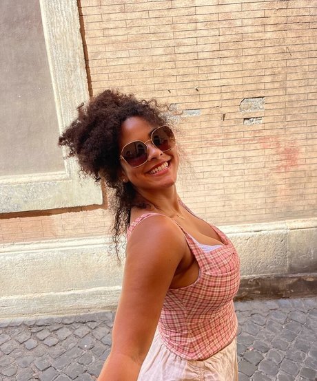 Raina Morris photo 18