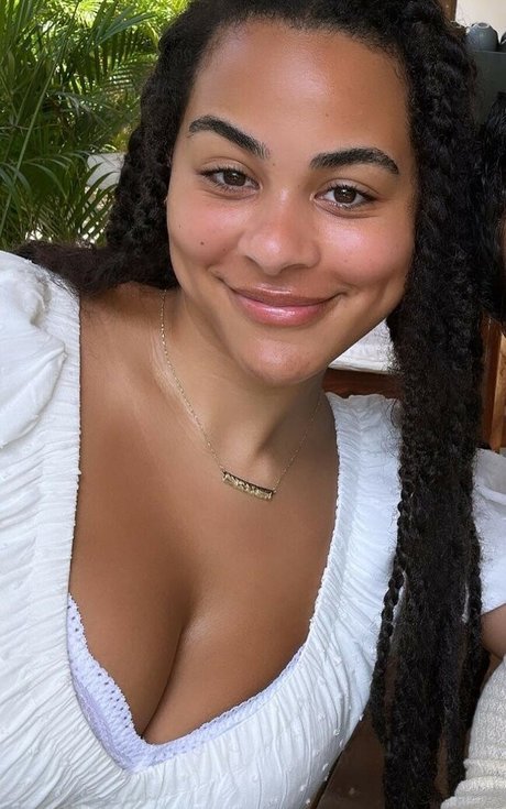 Raina Morris photo 78
