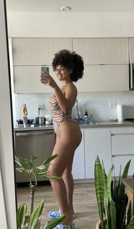 Raina Morris photo 94
