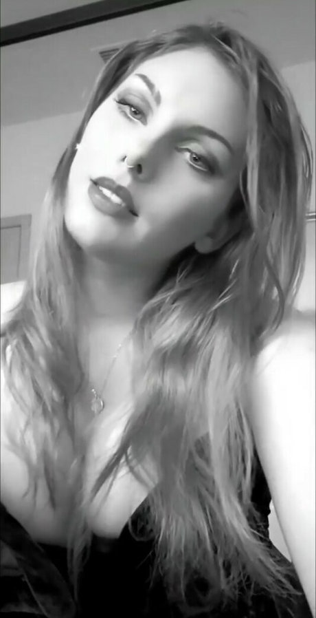 Rainia Belle photo 24