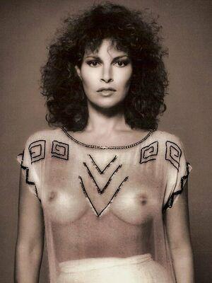 Raquel Welch photo 27