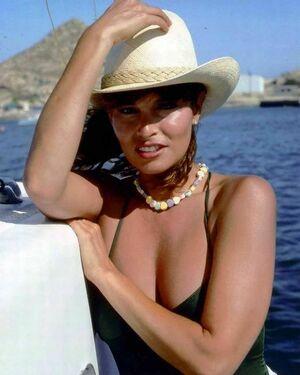 Raquel Welch photo 46