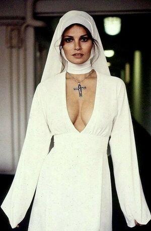 Raquel Welch photo 110