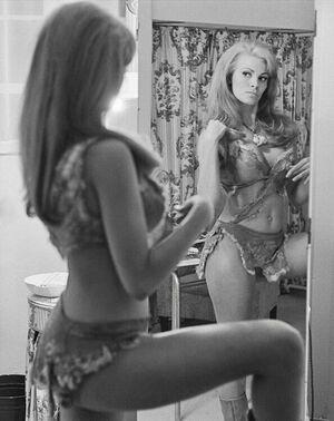Raquel Welch photo 112
