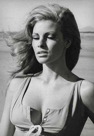 Raquel Welch photo 126