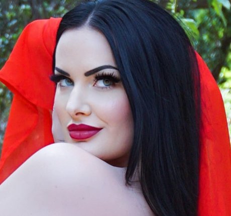 Profile photo of Raven Rose