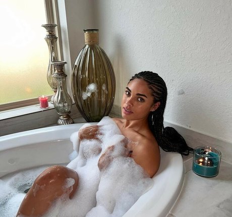 Ravyn Rochelle photo 26