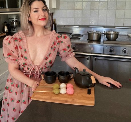 Rebecca Ford photo 1