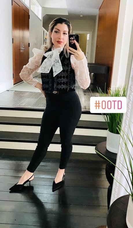 Rebecca Ford photo 13