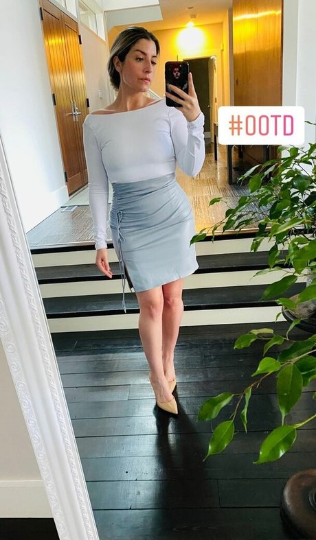 Rebecca Ford photo 25