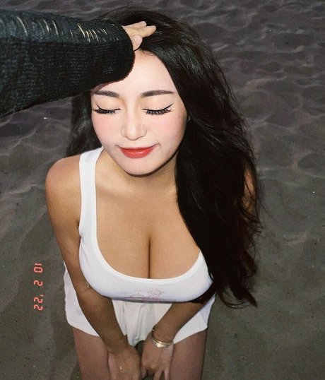 Rebecca Liu photo 189