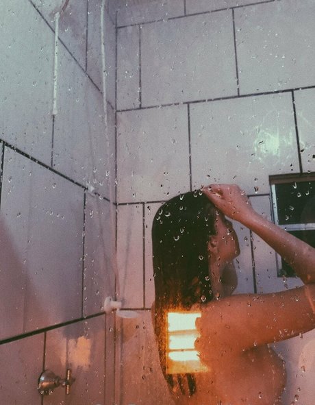 Redhairedmaia photo 1