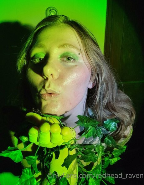 Redhead_raven photo 39