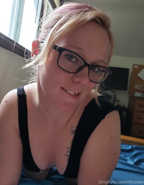 Redhead_raven photo 55