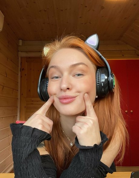 Redheadragonvip photo 107