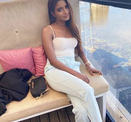 Resha Antony photo 40