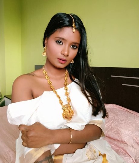 Resha Antony photo 110
