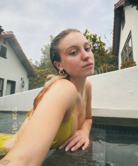 Riley Hubatka photo 18