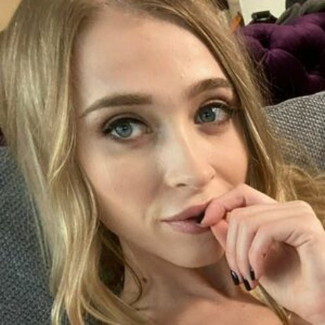 Rileyannemodel photo 60